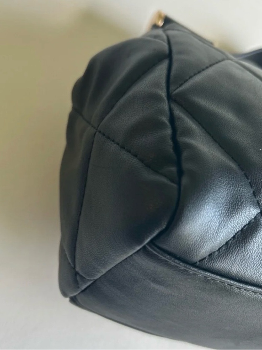 Bradgley Mischka Black Leather Quilted Handbag. - Picture 7 of 13